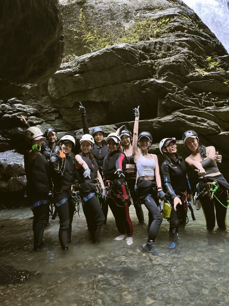 Group Canyoneers in Wuchong Canyon